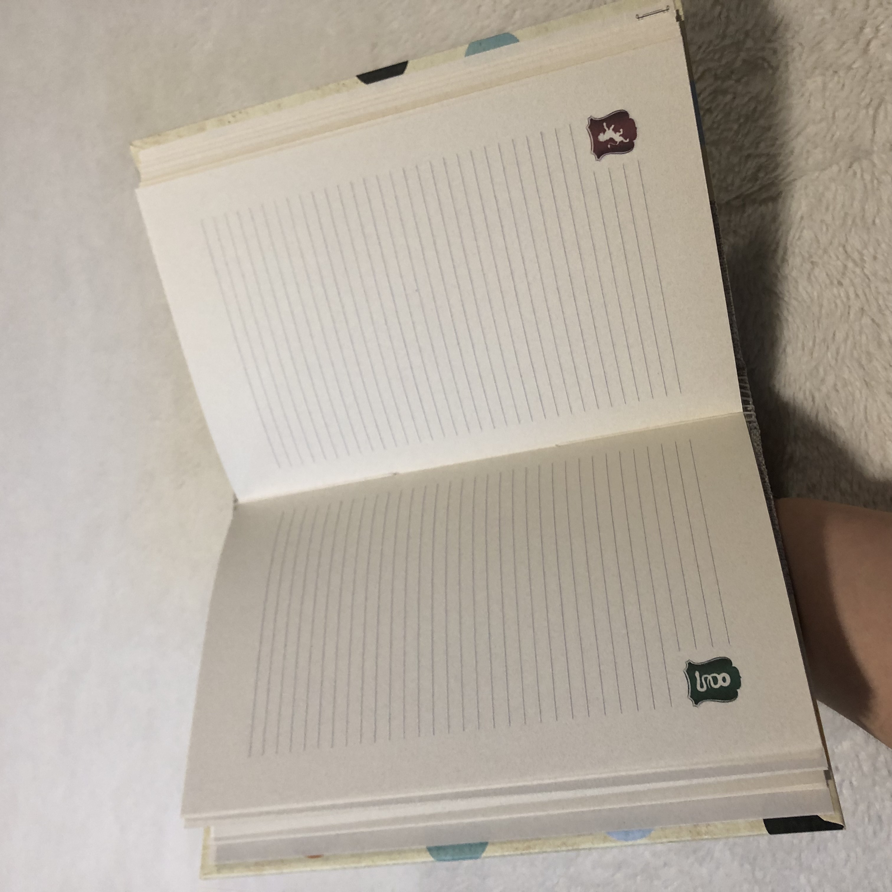 4 Crest Buttonhole Notebook - open